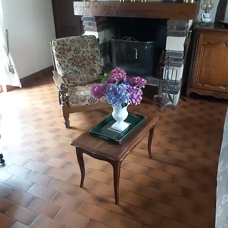 Maison à La Campagne, Coté Forêt Beaubray